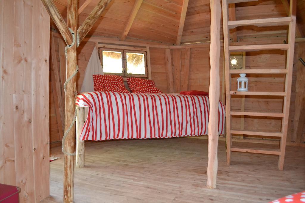 Hôtel Cabanes et Yourtes de la Vallée de l'Ance à Sauvessanges Chambre photo