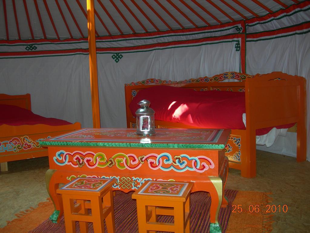 Hôtel Cabanes et Yourtes de la Vallée de l'Ance à Sauvessanges Chambre photo